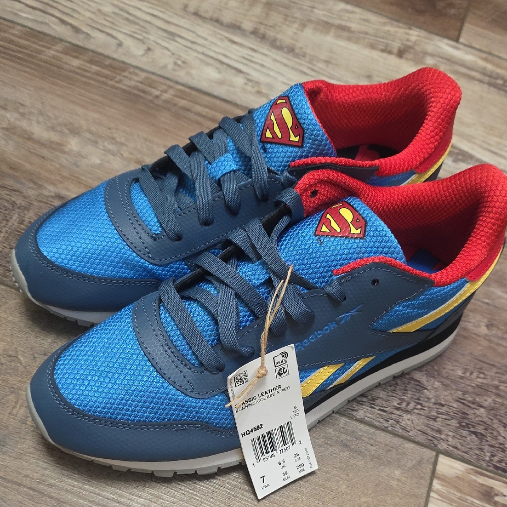 NWT Women's Pair Of Reebok Classic Leather Super Woman & SM DC Comics Shoes Sz 7